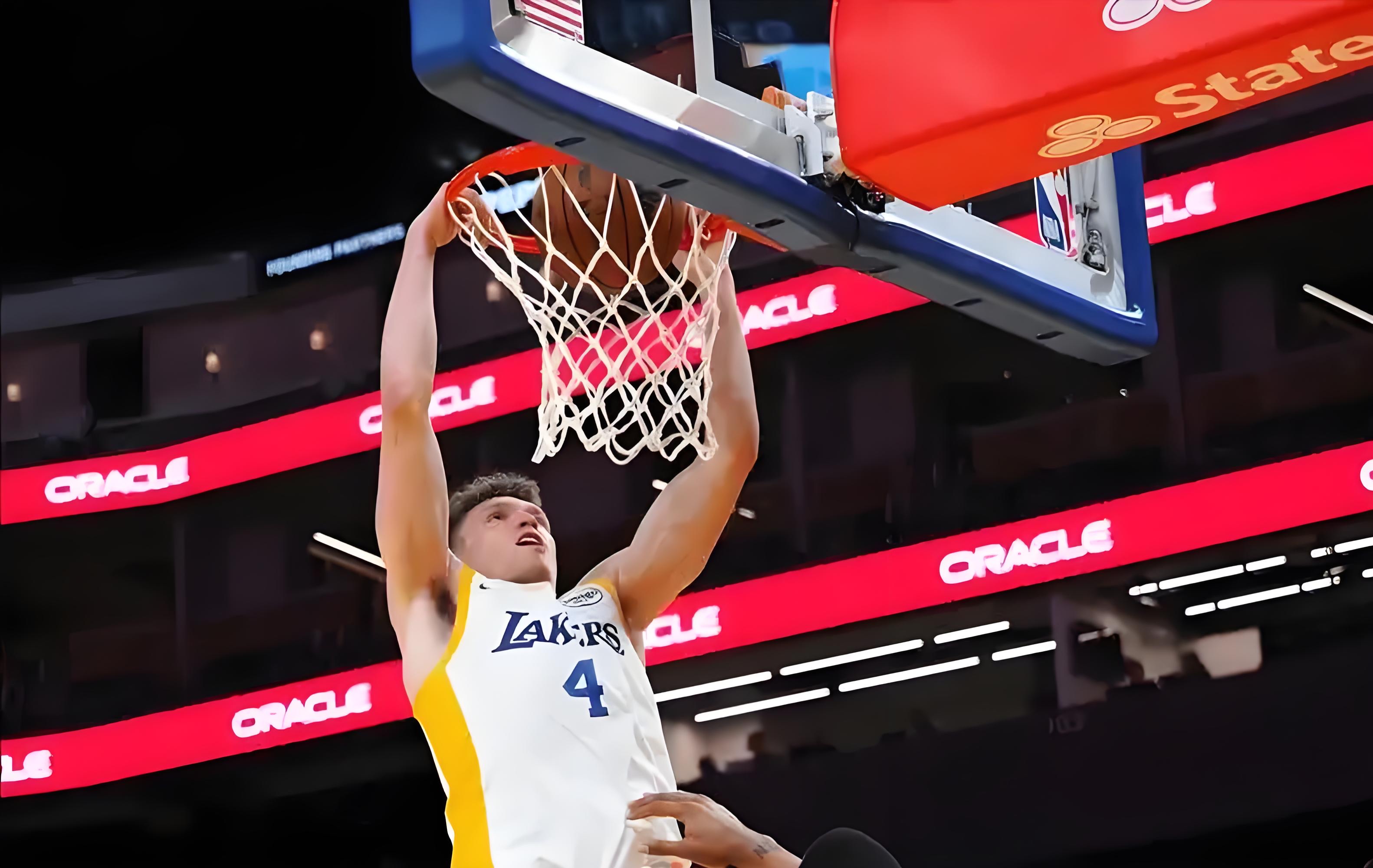  JackeyLove迎来十赛季高光表现，湖人球迷沸腾！体育