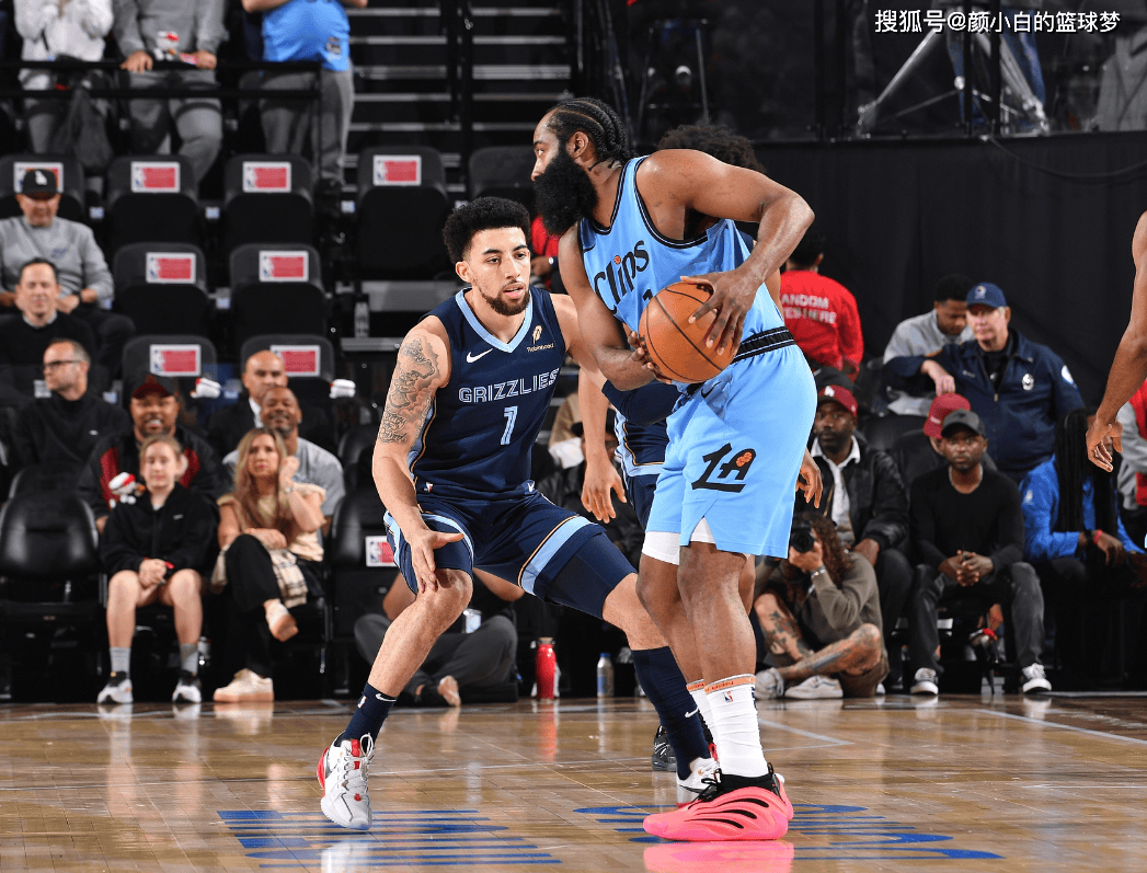 关于孟菲斯灰熊训练开放日；加时末段更衣室发声引欢呼；NBA总决赛在即；年轻球员得到机会的信息APP下载